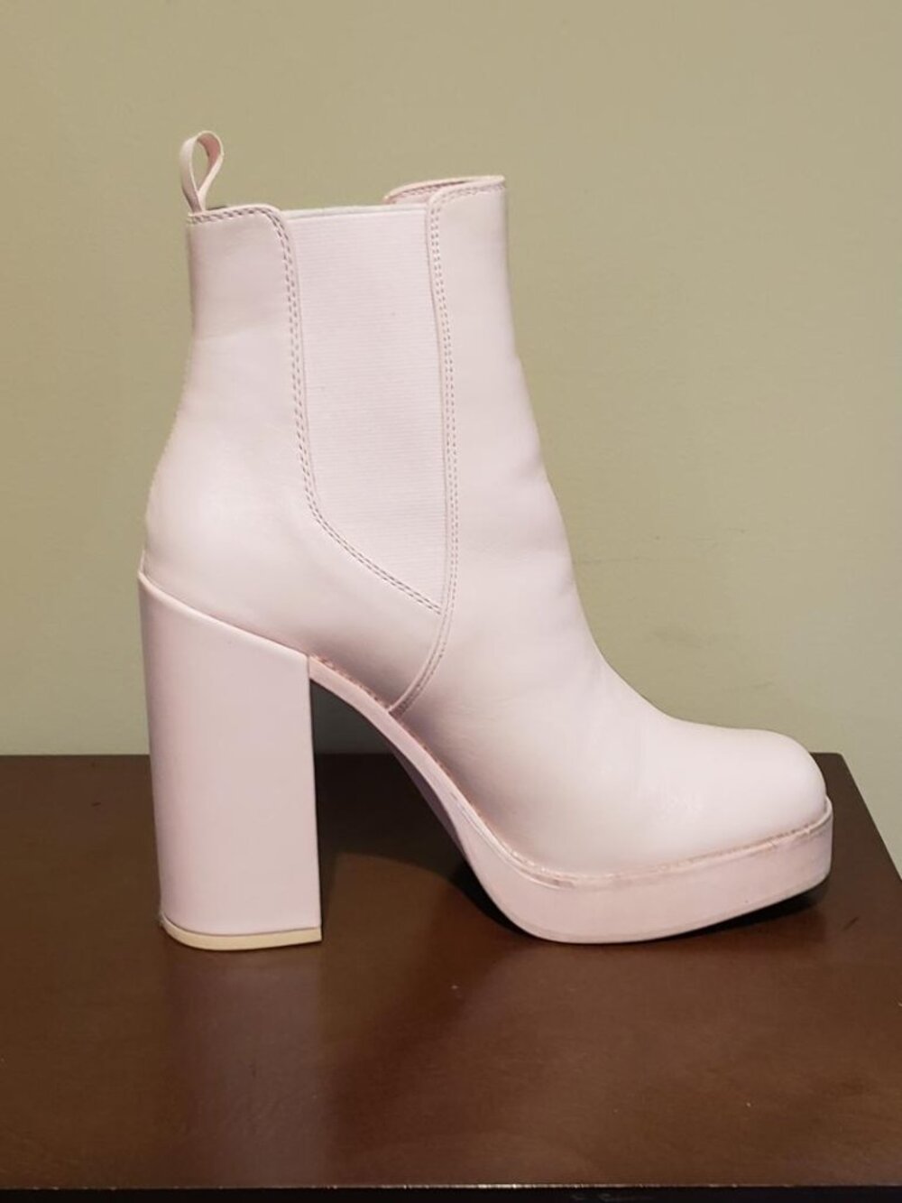 Women"s 8.5 Steve Madden "Triple" Block Heel Booties